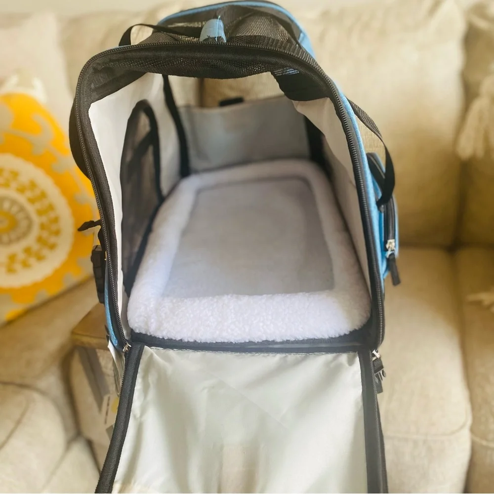 PetAmi Airline Approved Ventilated Pet Carrier + 50+ Training Pads